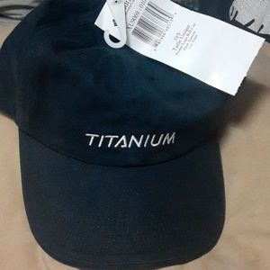 Men's Columbia Titanium Ball Cap NWT